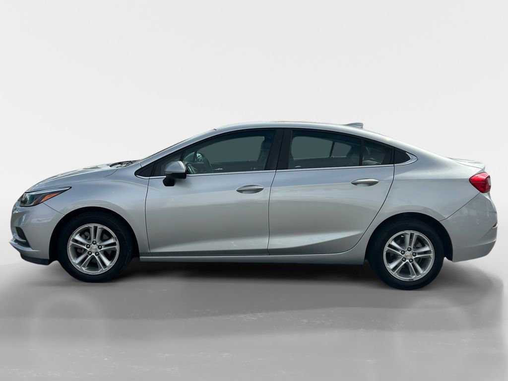 Used 2017 Chevrolet Cruze LT image 2