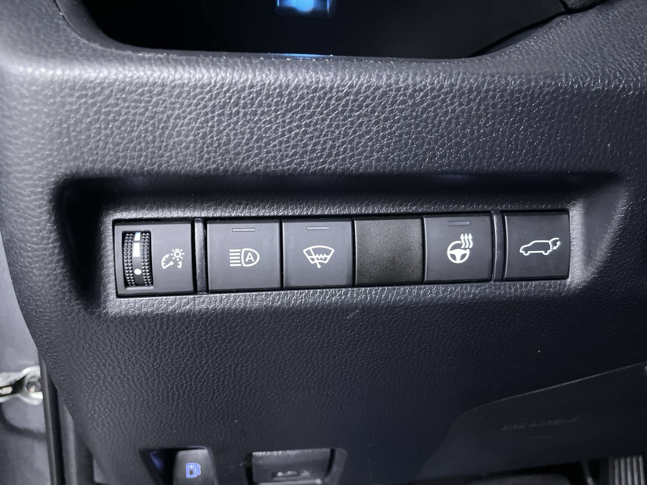 Used 2020 Toyota RAV4 XSE AWD/4WD image 25