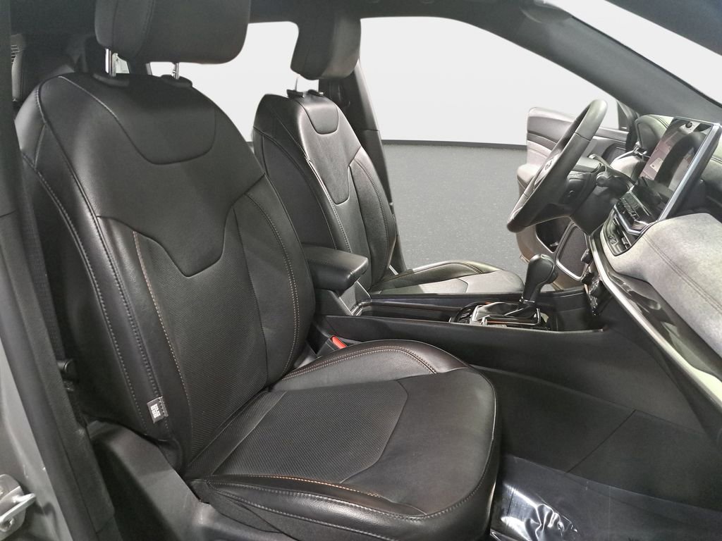 Certified 2023 Jeep Compass Latitude image 11