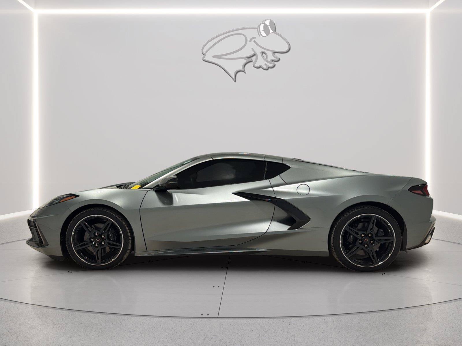Used 2024 Chevrolet Corvette Stingray Coupe w/ 1LT RWD image 2