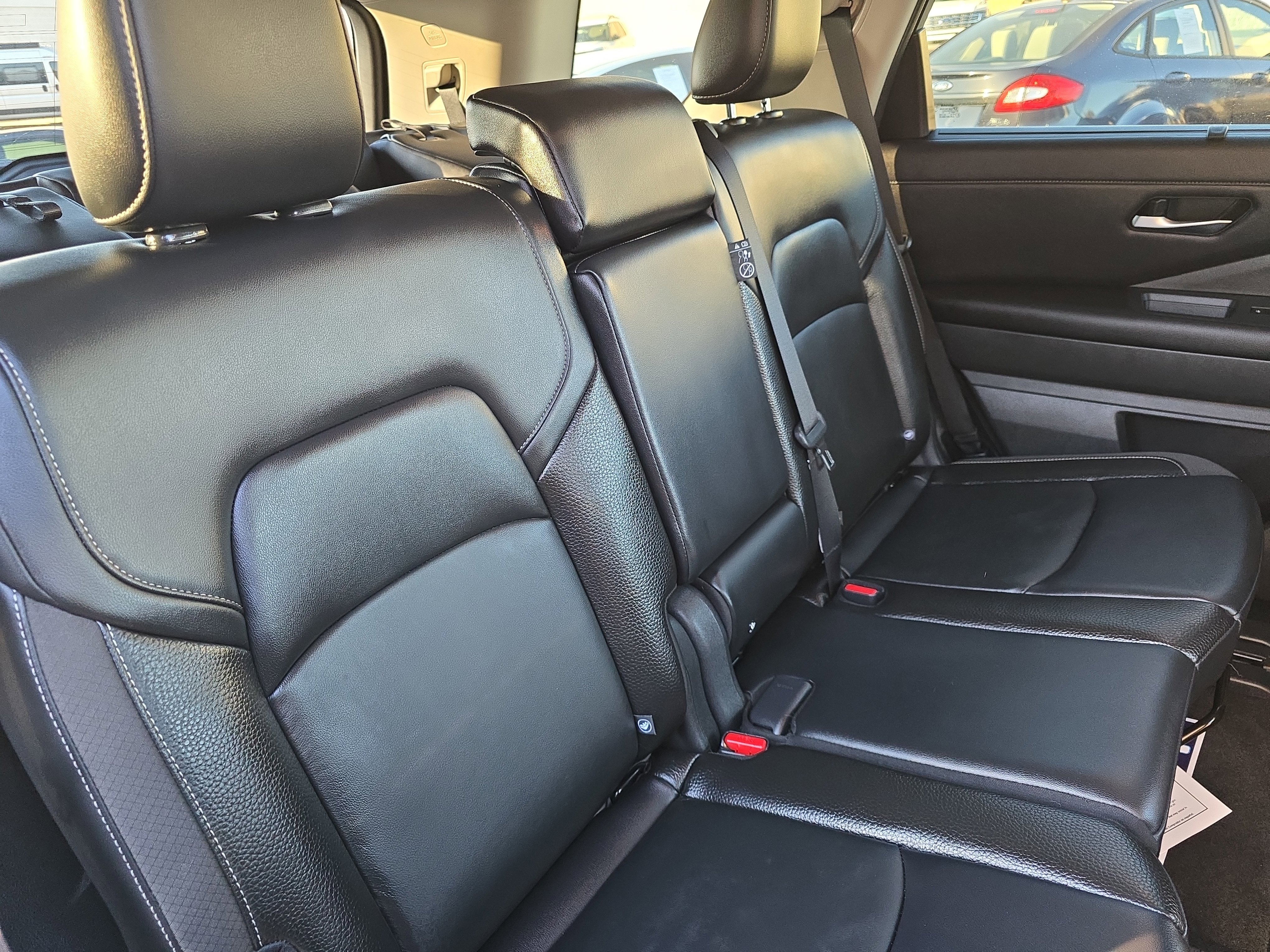 Used 2022 Nissan Pathfinder SL w/ SL Black Package image 11