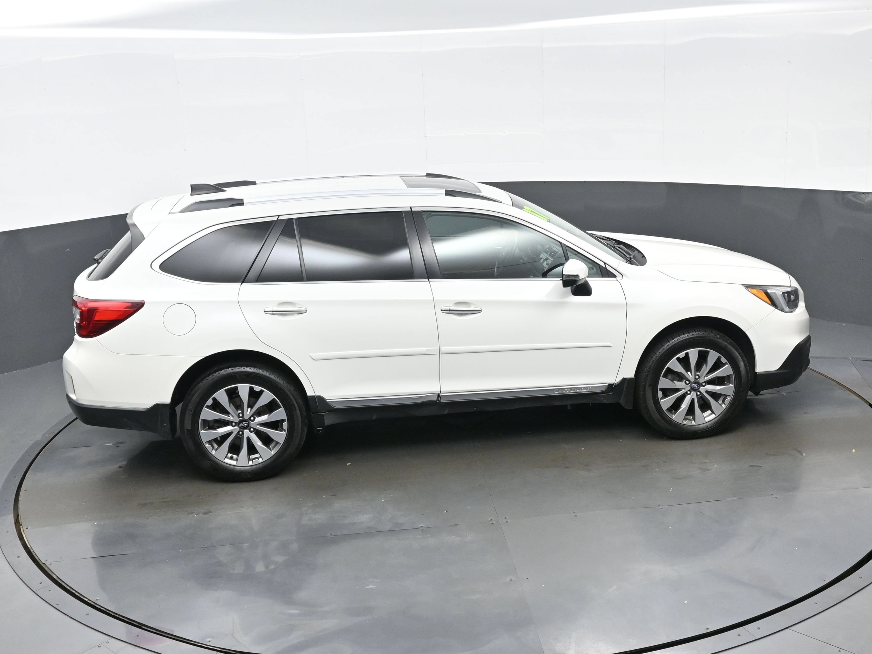 Used 2017 Subaru Outback 3.6R Touring AWD/4WD image 41