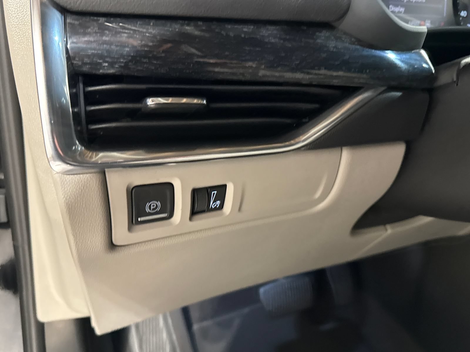 Used 2023 Cadillac XT4 Premium Luxury AWD/4WD image 18