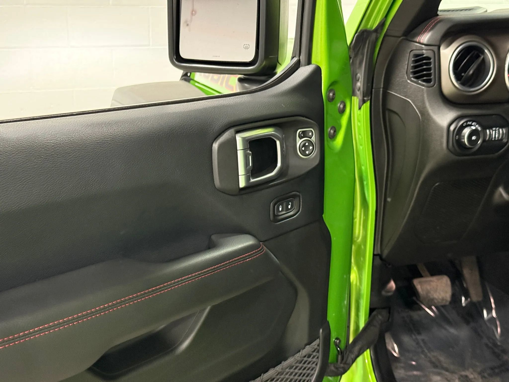 Used 2018 Jeep Wrangler Unlimited Rubicon w/ Dual Top Group image 12