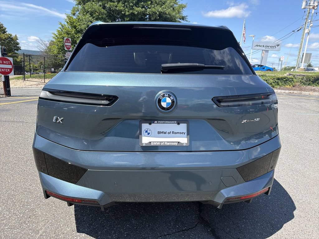 Used 2024 BMW iX xDrive50 w/ Premium Package AWD/4WD image 13