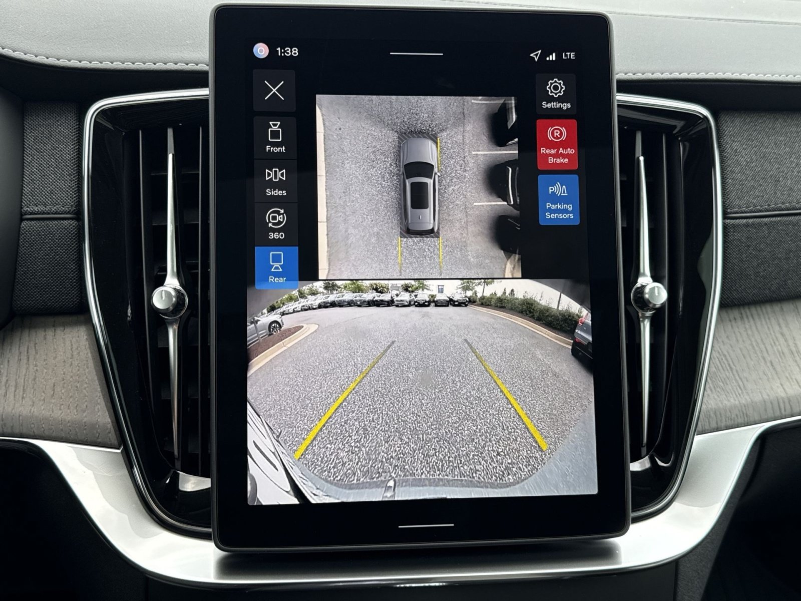 New 2026 Volvo XC90 B6 Ultra w/ Protection Package AWD/4WD image 19