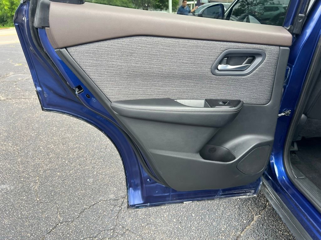 Used 2023 Nissan Rogue SV AWD/4WD image 18