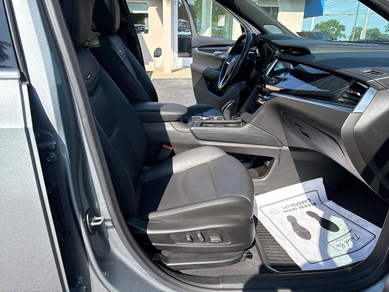 Used 2024 Cadillac XT6 Premium Luxury w/ LPO, Floor Liner Package AWD/4WD image 30