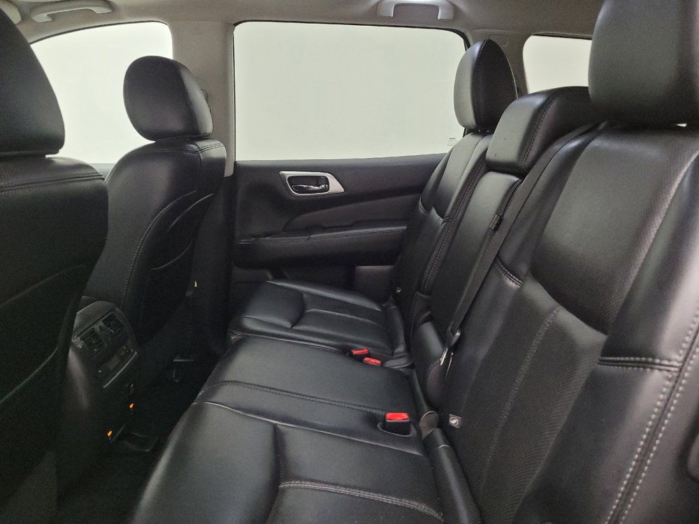 Used 2017 Nissan Pathfinder Platinum AWD/4WD image 18