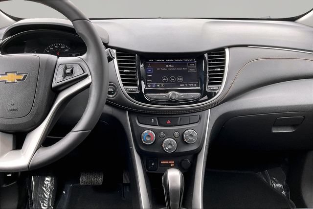 Used 2022 Chevrolet Trax LT w/ LT Convenience Package FWD image 9