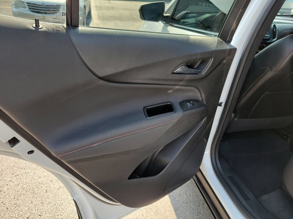 Used 2022 Chevrolet Equinox RS FWD image 17