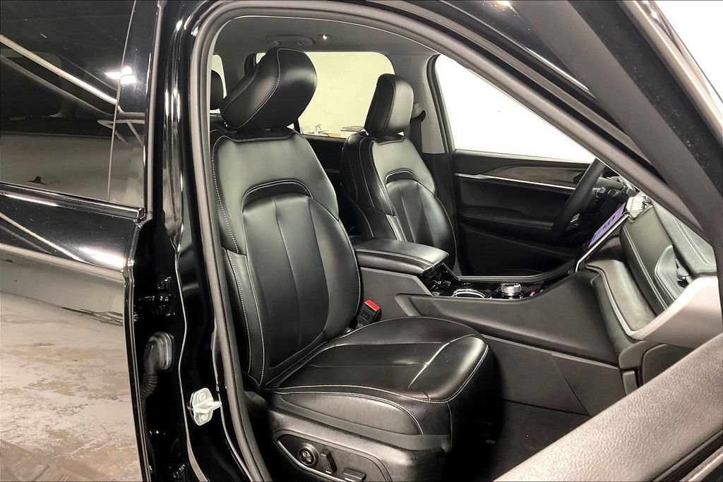 Used 2023 Jeep Grand Cherokee Limited RWD image 9