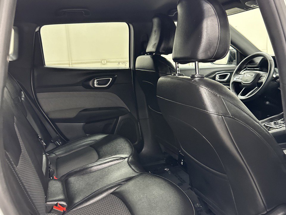 Used 2025 Jeep Compass Latitude w/ Convenience Group image 20