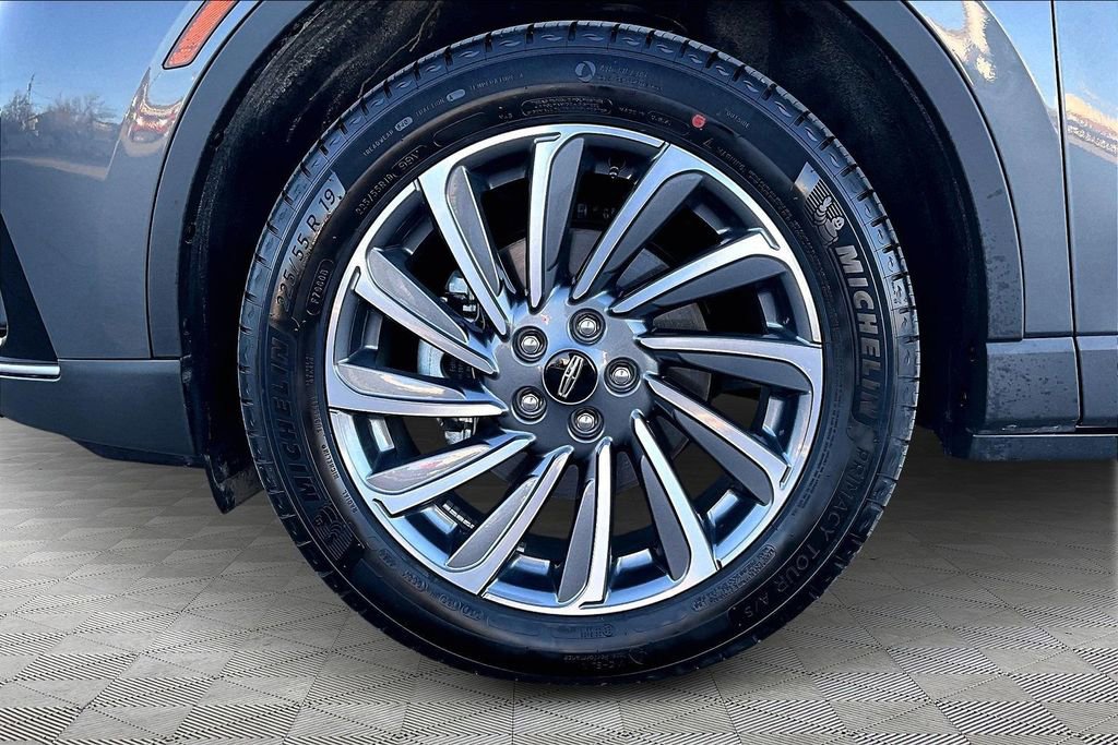 Used 2025 Lincoln Corsair Reserve image 9