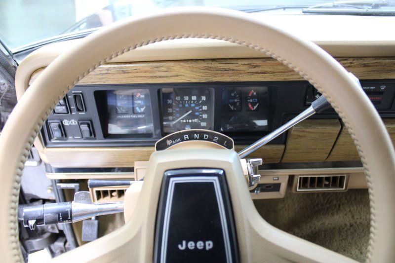 Used 1987 Jeep Grand Wagoneer image 22