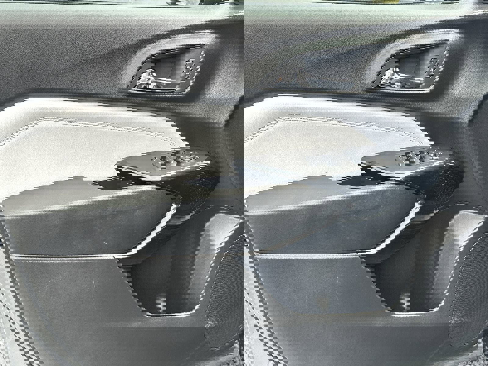 Used 2025 Chevrolet Trax LT w/ LT Convenience Package image 14