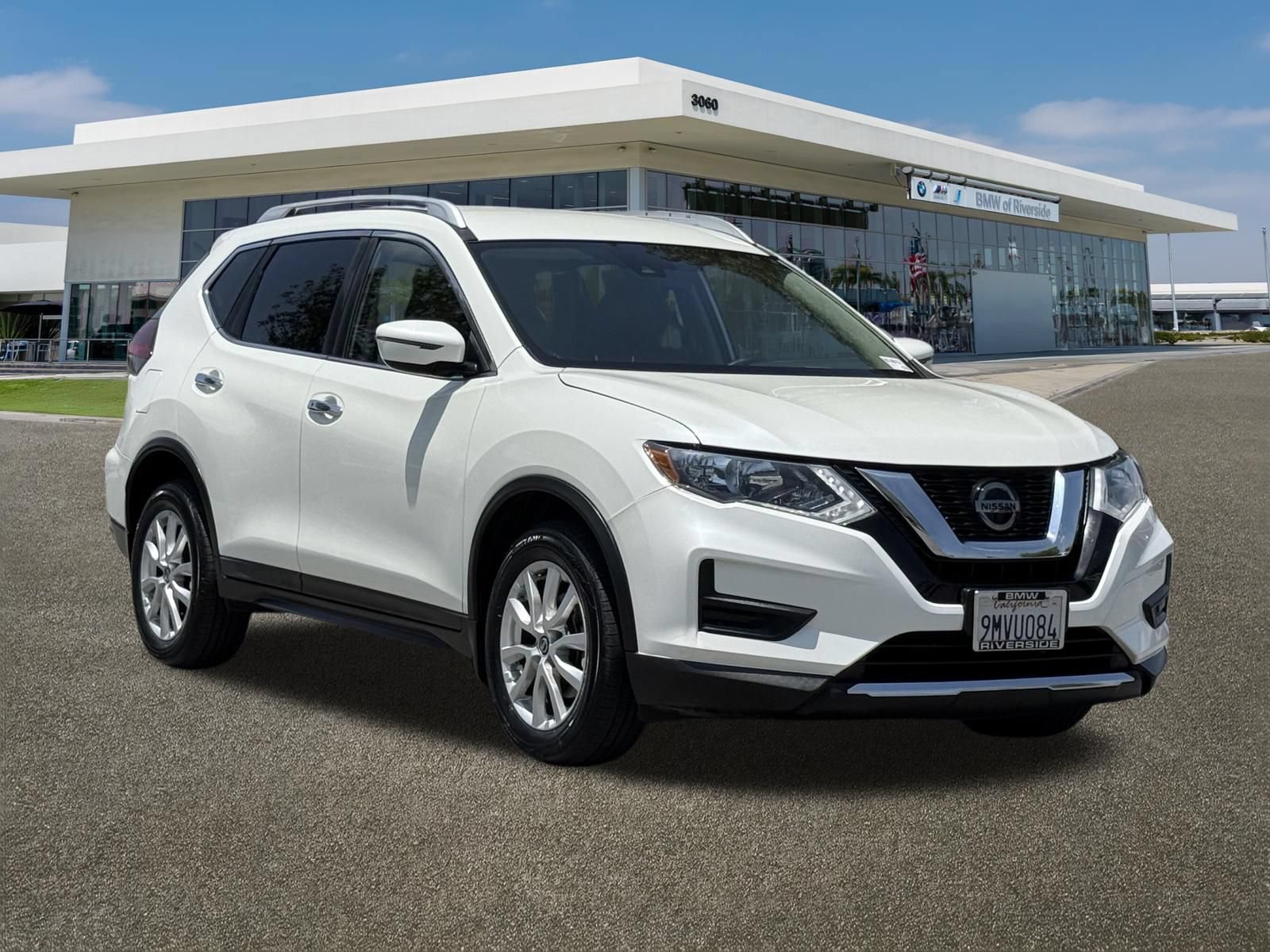 Used 2020 Nissan Rogue SV FWD image 2