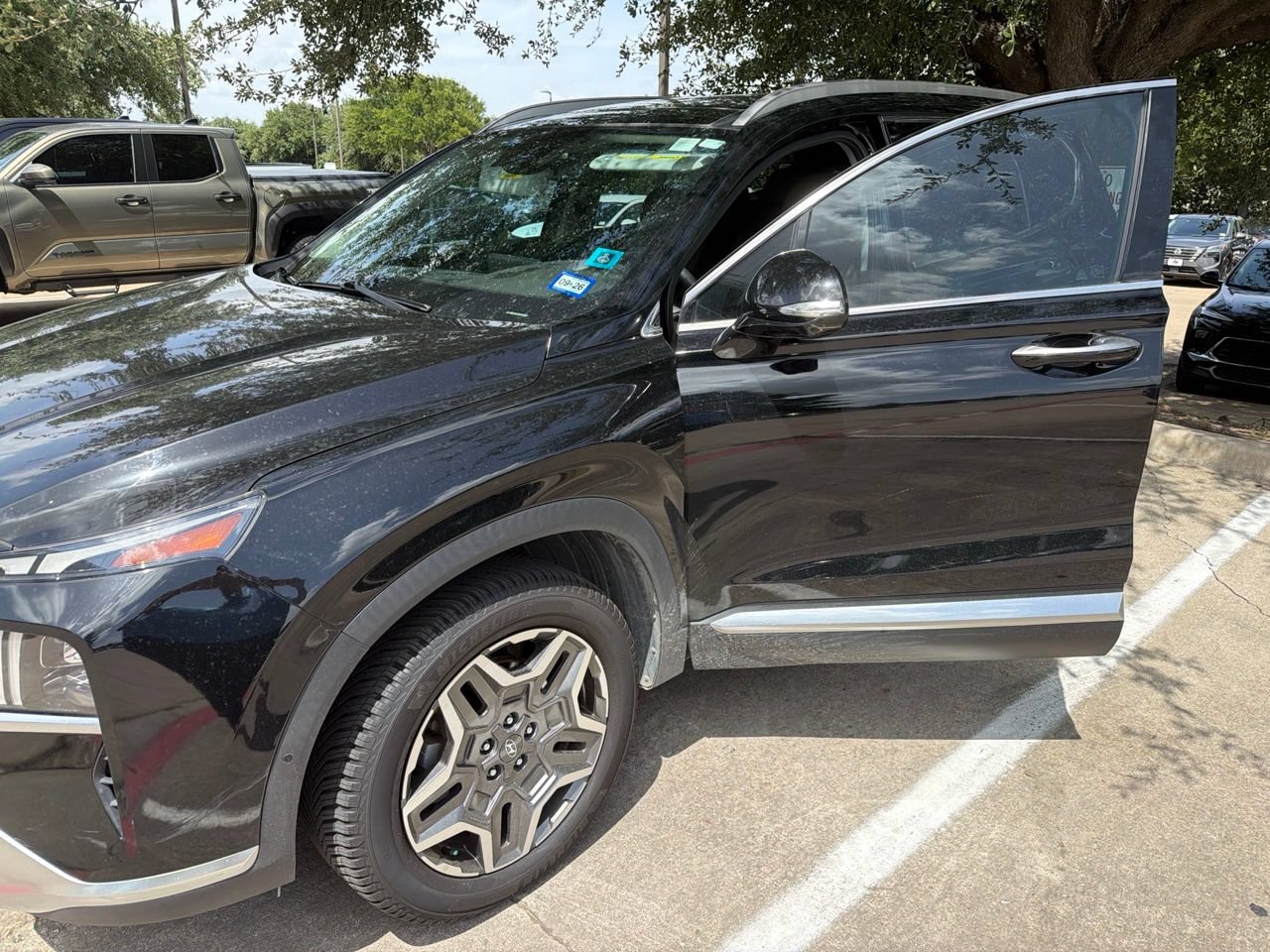 Used 2022 Hyundai Santa Fe Limited w/ Cargo Package AWD/4WD image 2