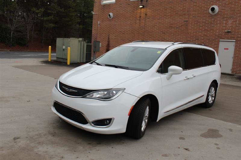 Used 2019 Chrysler Pacifica Touring-L image 2