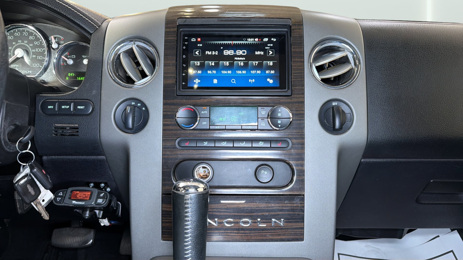 Used 2008 Lincoln Mark LT 4x4 image 15