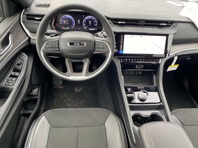 New 2026 Jeep Grand Cherokee Altitude image 9