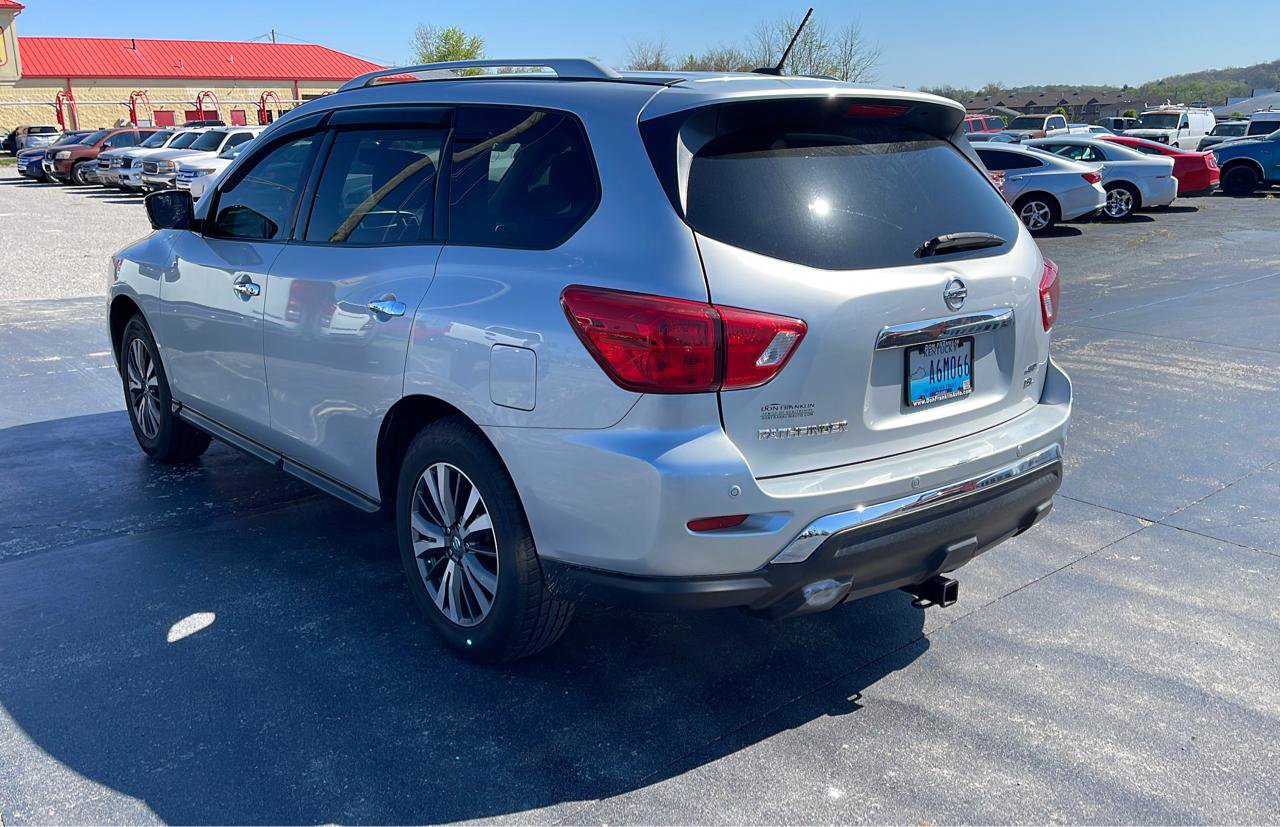Used 2017 Nissan Pathfinder SL AWD/4WD image 5