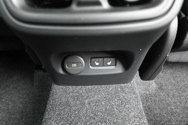 Used 2025 Volvo XC40 B5 Plus AWD/4WD image 33
