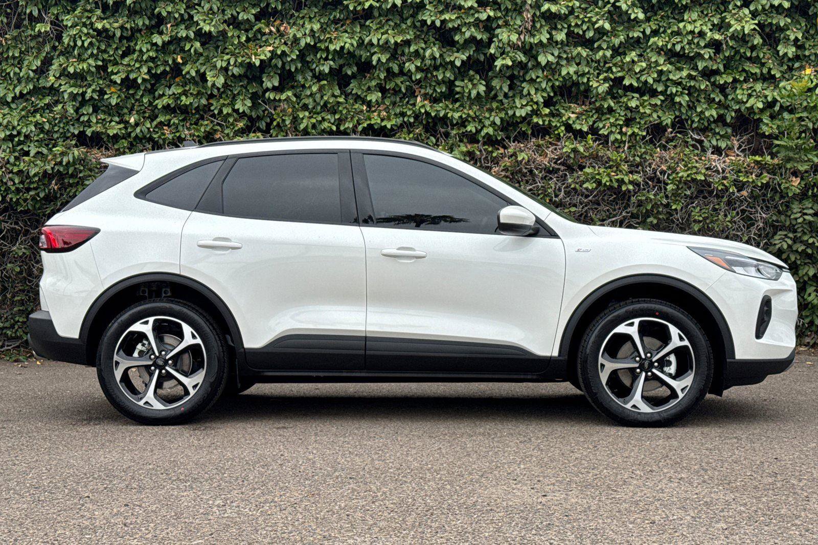 New 2025 Ford Escape ST-Line Select image 3