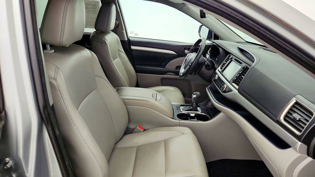 Used 2018 Toyota Highlander XLE FWD image 26