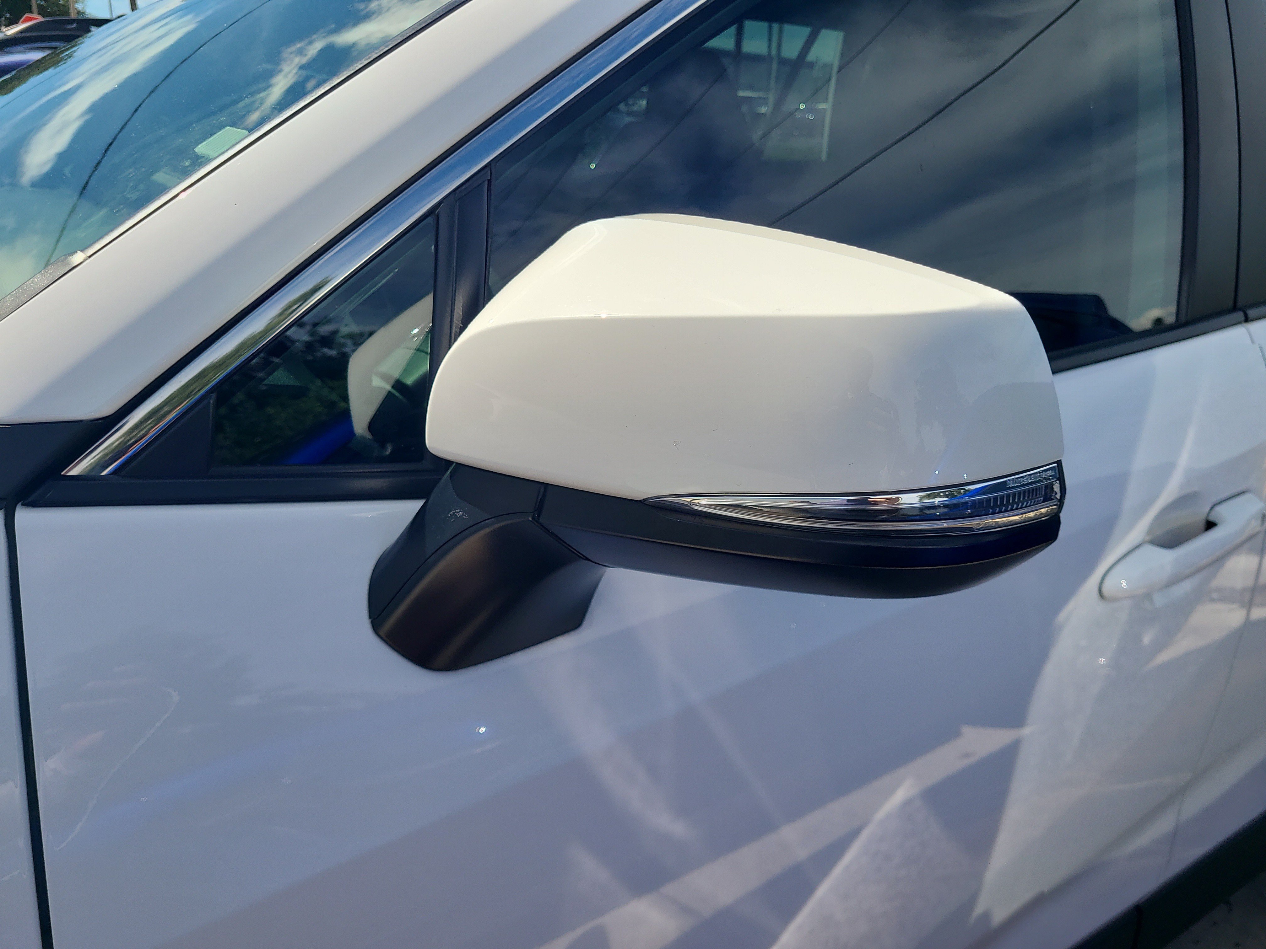 Used 2025 Toyota RAV4 XLE w/ Convenience Package FWD image 10