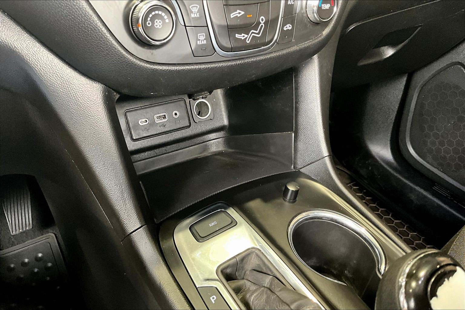 Used 2020 Chevrolet Equinox LT AWD/4WD image 16