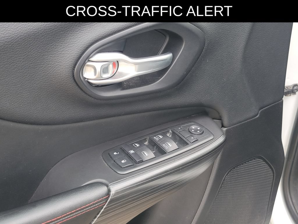 Used 2015 Jeep Cherokee Trailhawk w/ Comfort/Convenience Group AWD/4WD image 20
