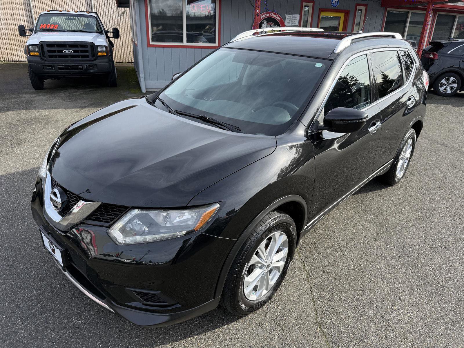 Used 2016 Nissan Rogue SV image 2