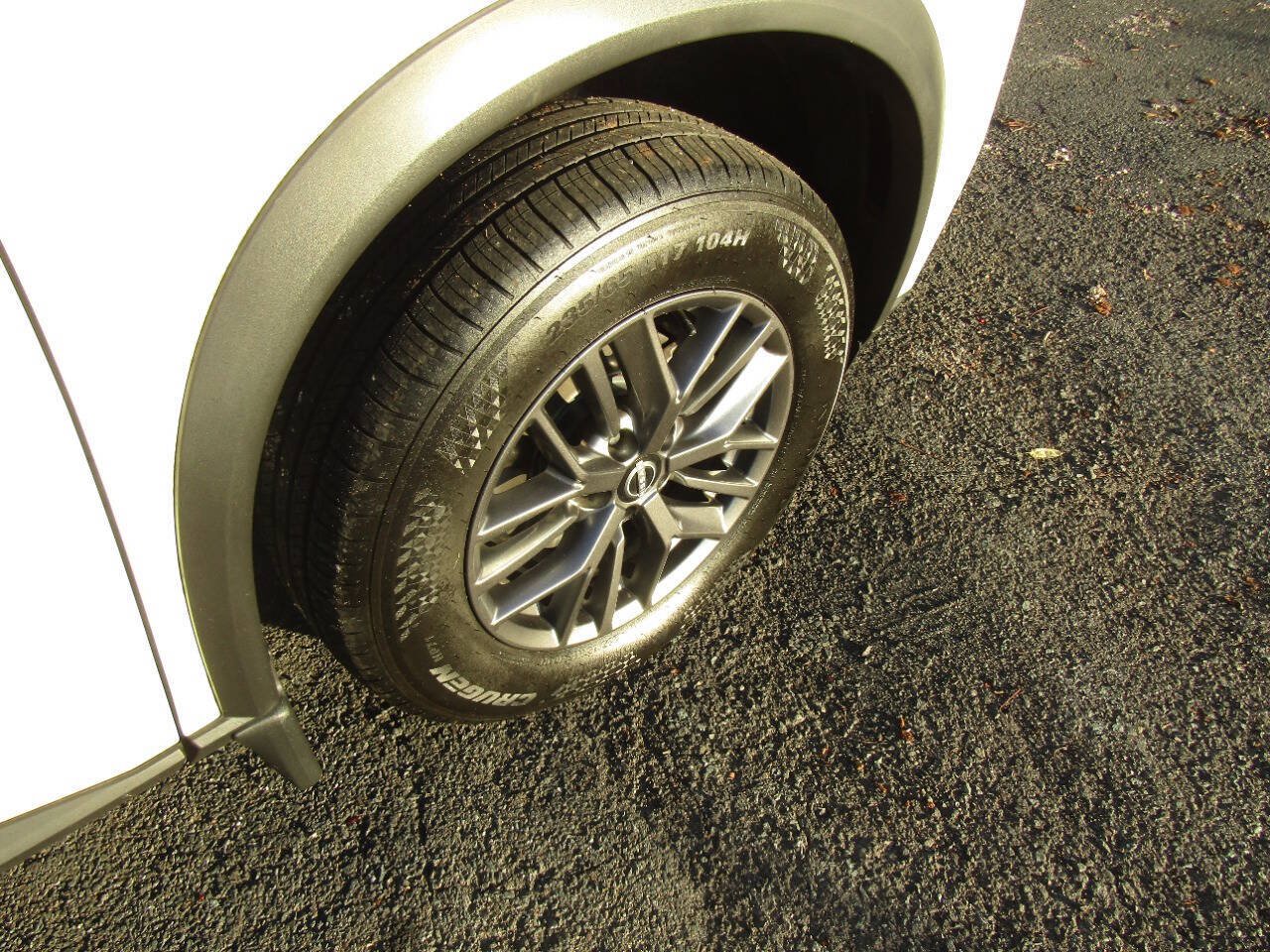 Used 2023 Nissan Rogue S AWD/4WD image 28