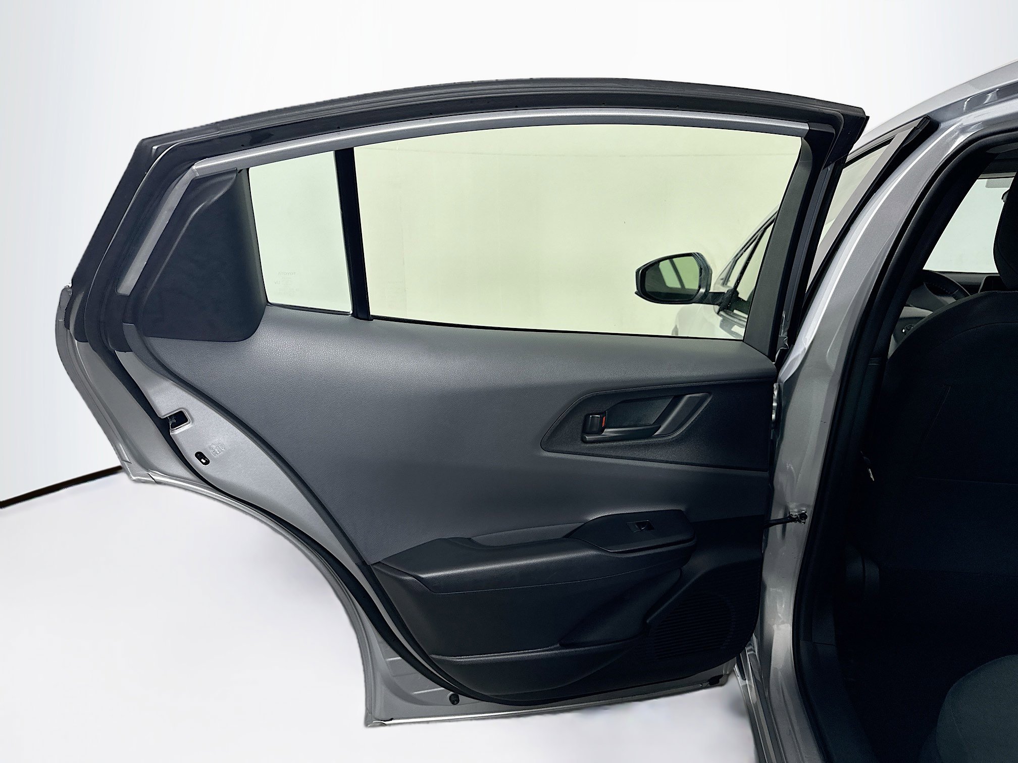 Used 2025 Toyota Prius LE image 25