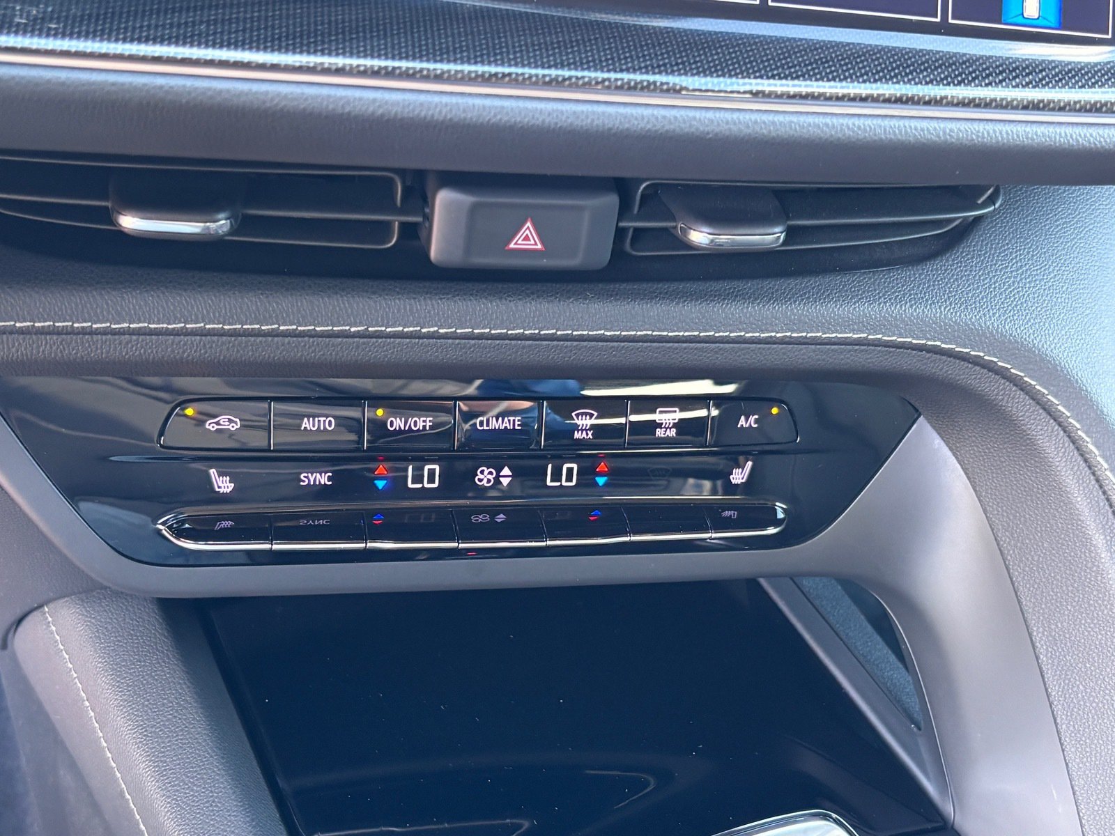 Used 2021 Buick Envision Essence w/ Technology Package I AWD/4WD image 29