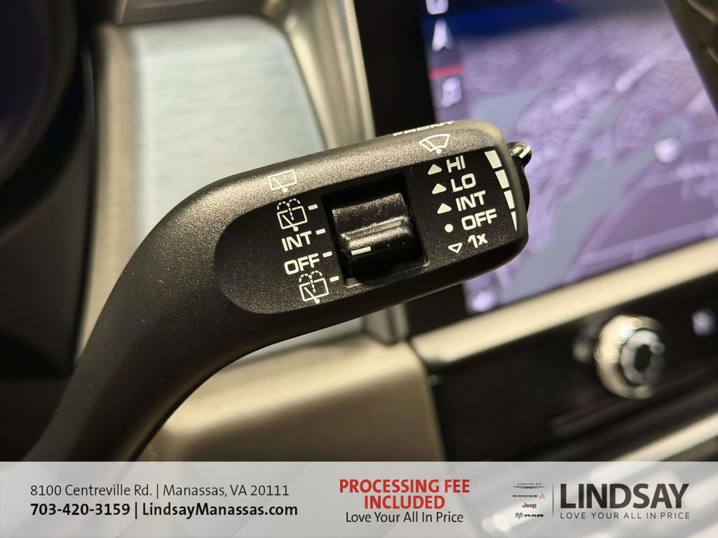 Used 2025 Porsche Macan Turbo AWD/4WD image 22