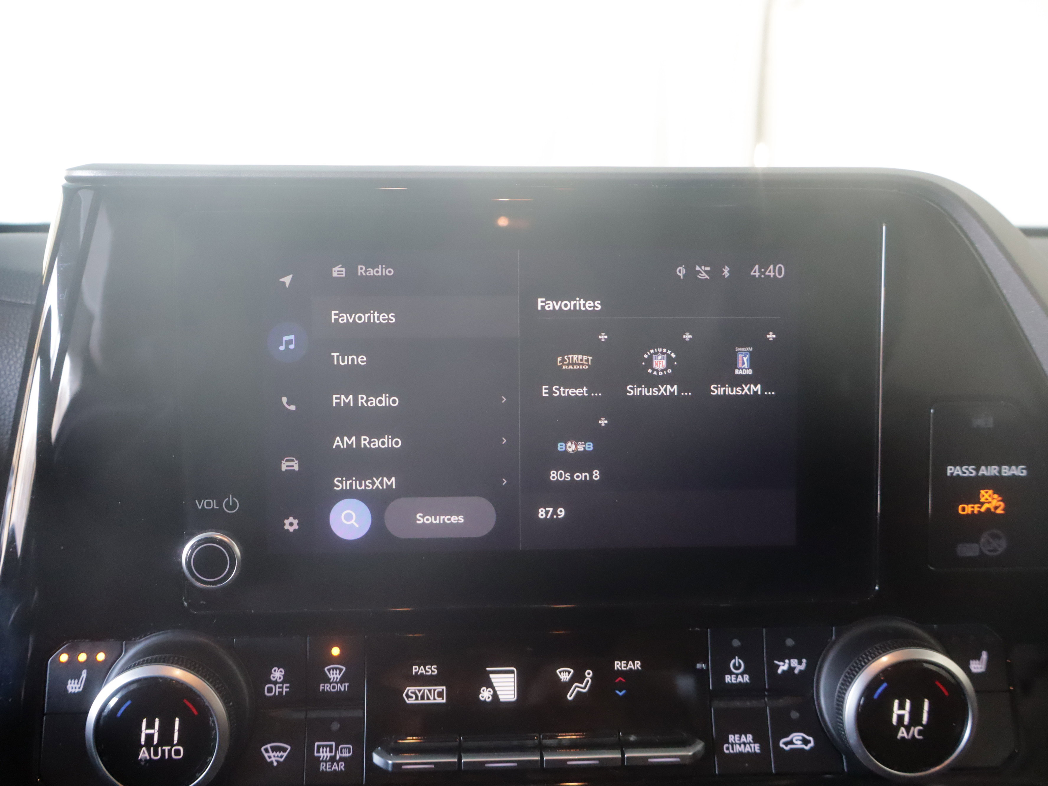 Used 2023 Toyota Highlander XLE image 7