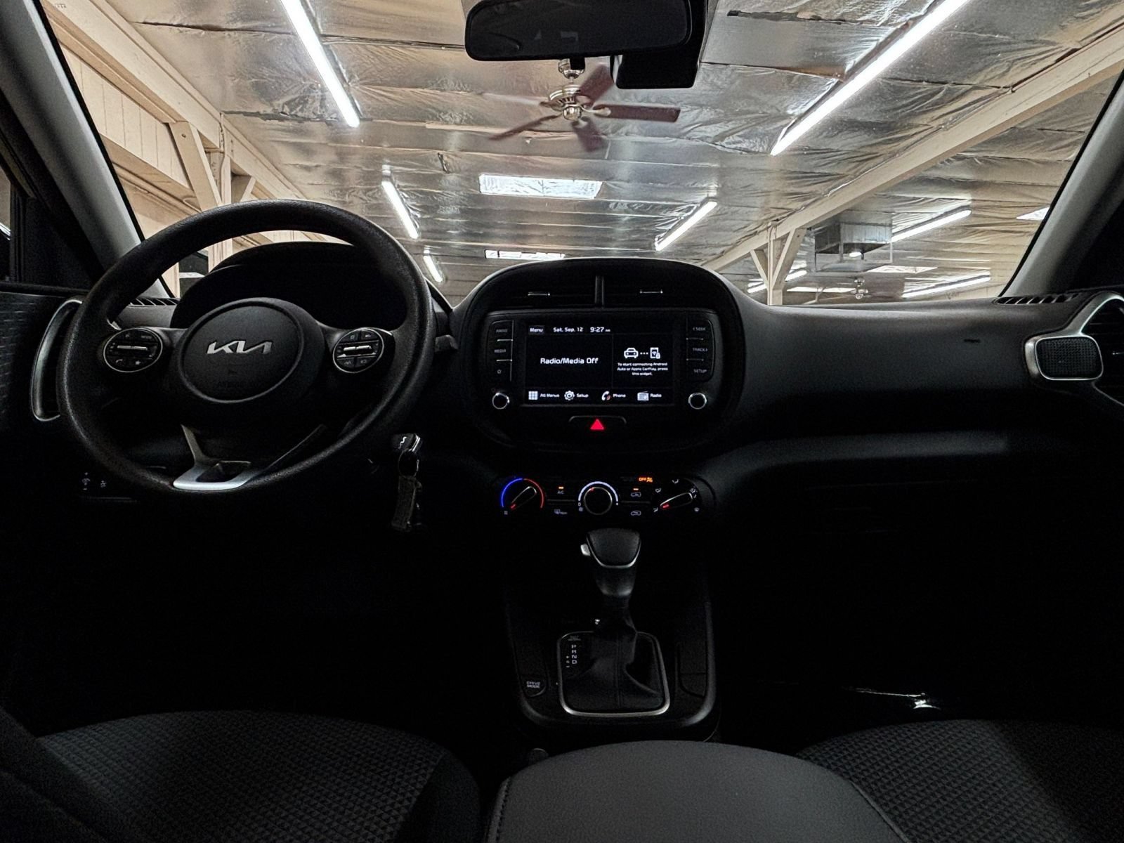 Used 2025 Kia Soul LX w/ LX Technology Package FWD image 30