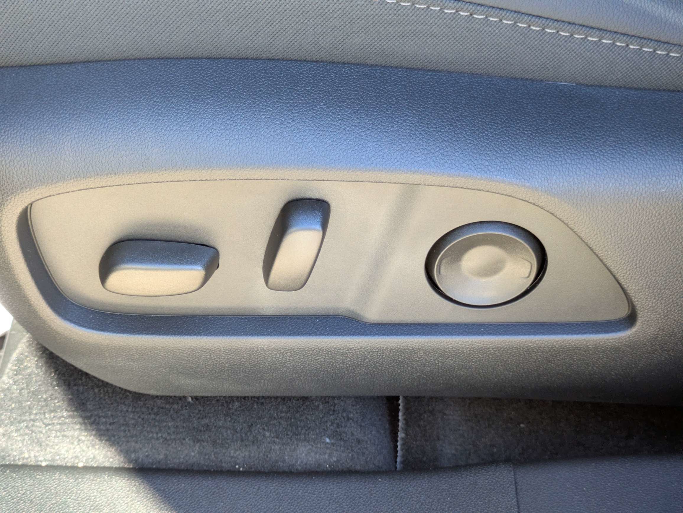 New 2027 Chevrolet Equinox LT w/ Convenience Package II FWD image 13