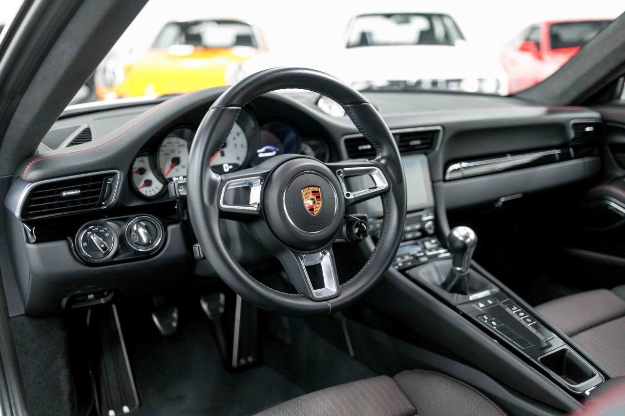 Used 2018 Porsche 911 Carrera T RWD image 71