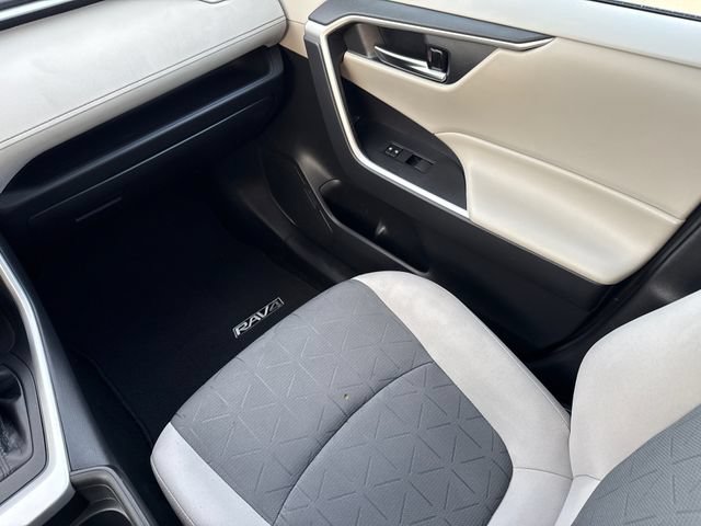 Used 2019 Toyota RAV4 XLE w/ Convenience Package AWD/4WD image 16