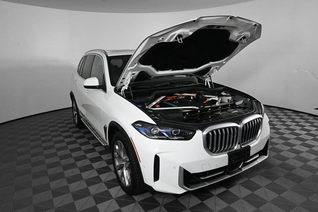 Used 2025 BMW X5 xDrive50e AWD/4WD image 33