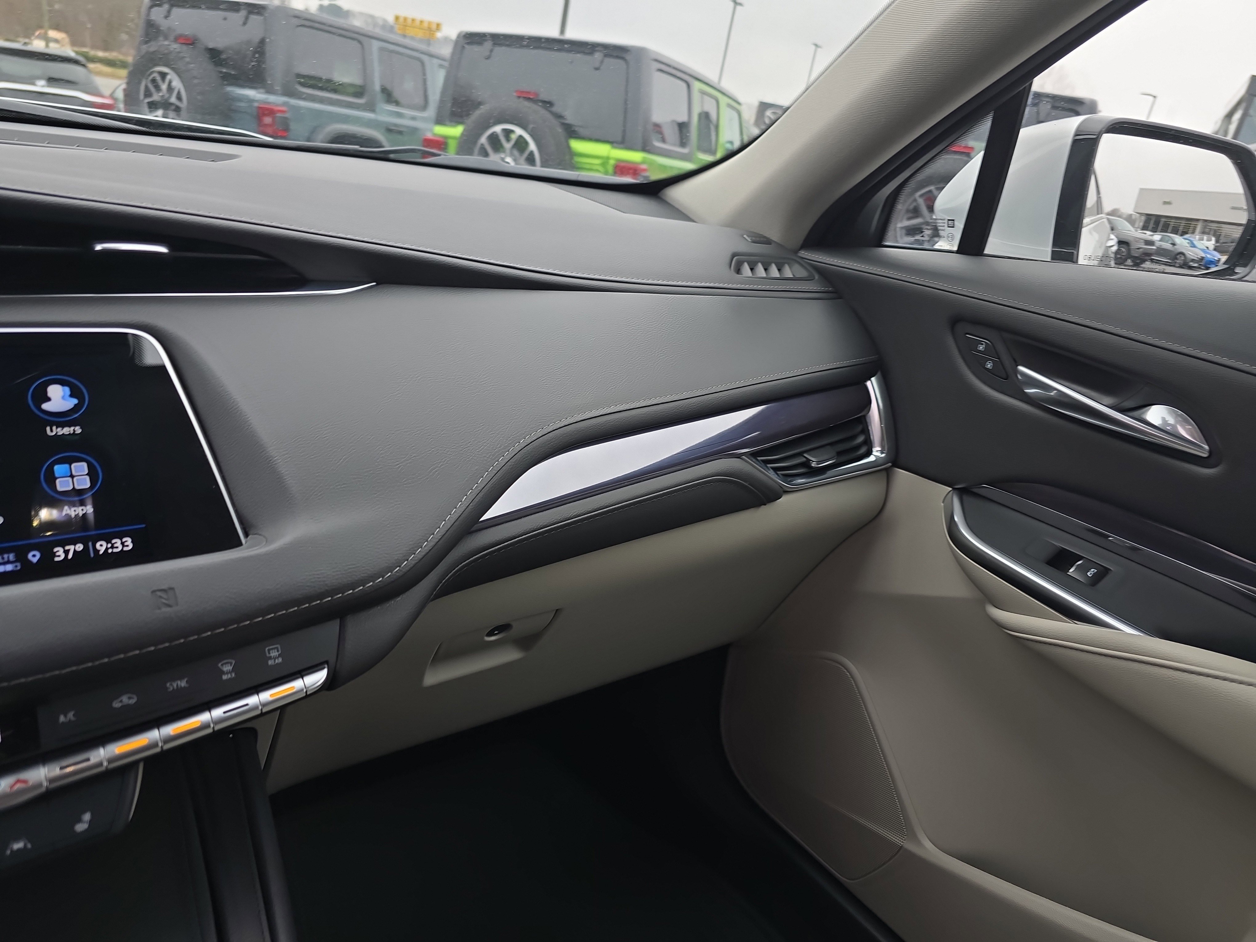 Used 2021 Cadillac XT4 Luxury w/ Cold Weather Package image 26