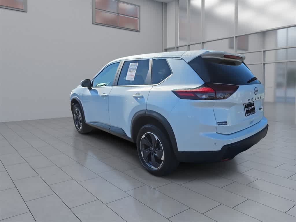 Used 2024 Nissan Rogue SV AWD/4WD image 7