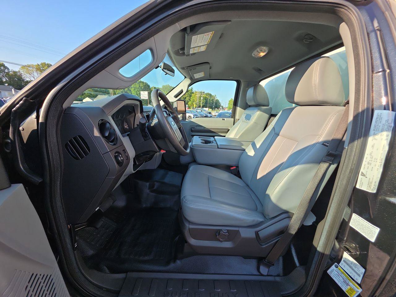 Used 2013 Ford F550 2WD Regular Cab Super Duty w/ Payload Upgrade Pkg image 3