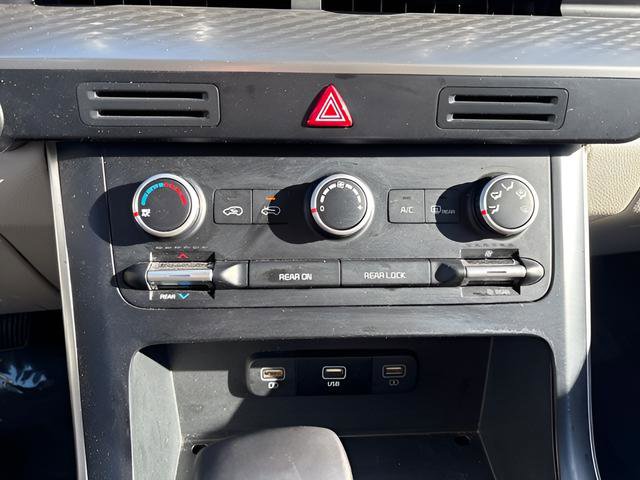Used 2024 Kia Carnival LX image 18