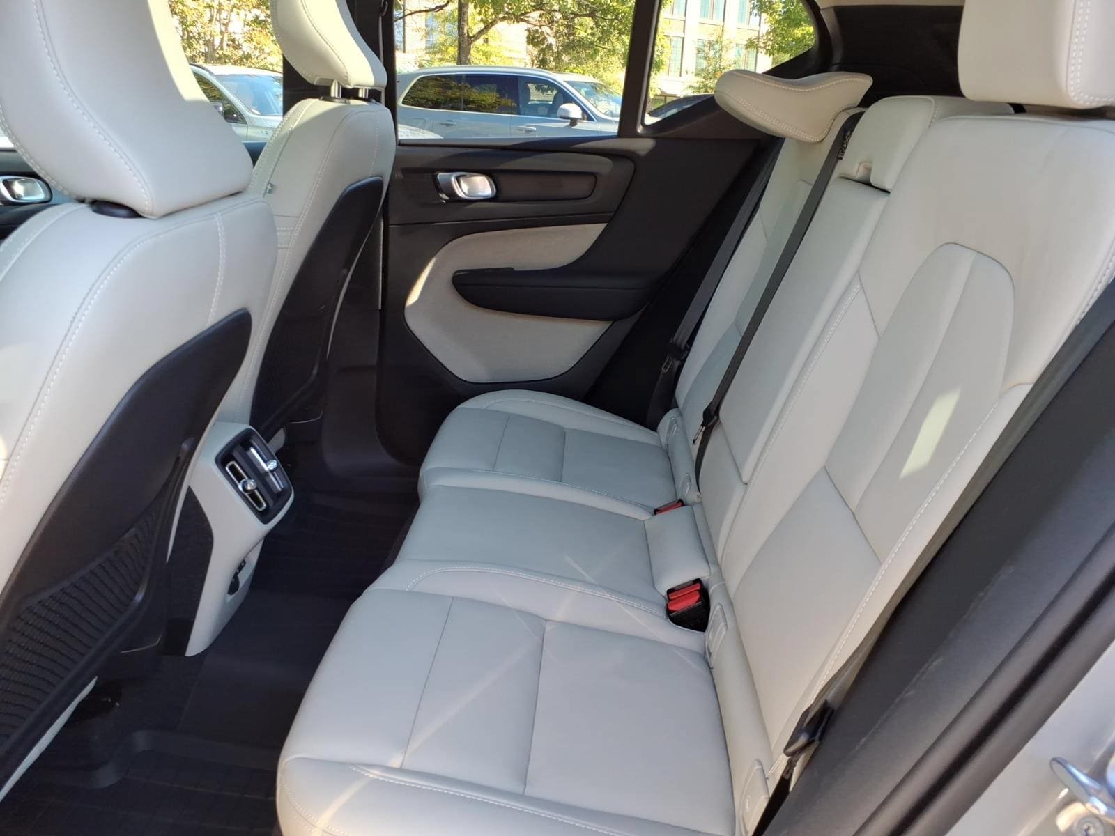Certified 2024 Volvo XC40 B5 Ultimate w/ Protection Package Premier AWD/4WD image 19