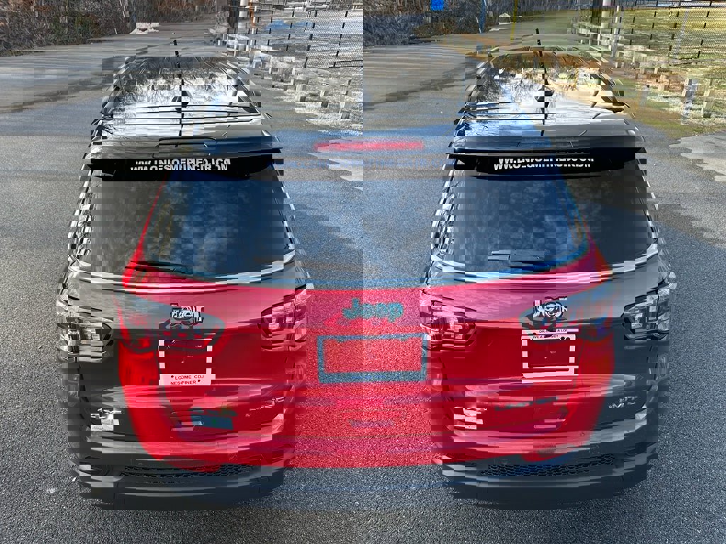 Used 2023 Jeep Compass Limited image 4