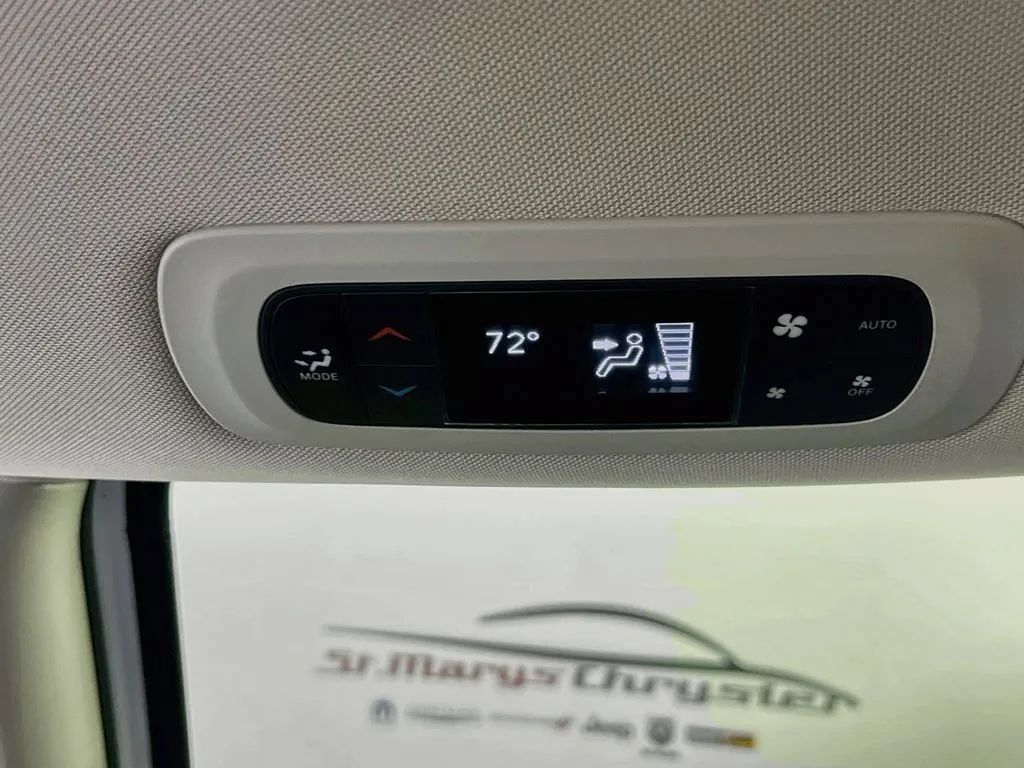 Used 2023 Chrysler Pacifica Touring-L FWD image 25